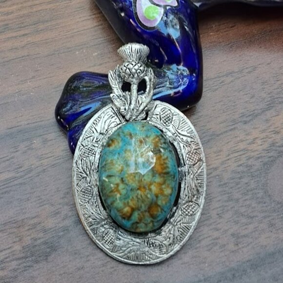 Beautiful Vintage Scottish Thistle Pendant Stamped Miracle - Picture 6 of 9